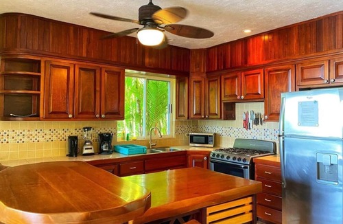Ballena House | Ocean views and privacy above Uvita