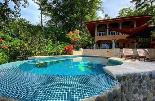 Ballena House | Ocean views and privacy above Uvita