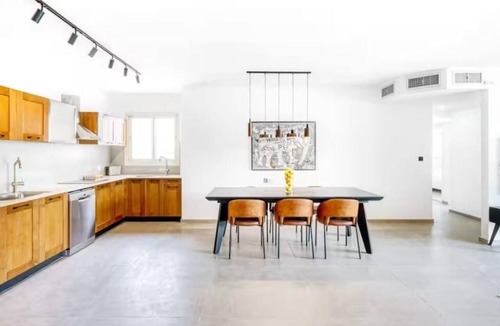 Ashdod Apartment | Oceanfront Beachside Suite Next to Leonardo Hotel in Ashdod Beach