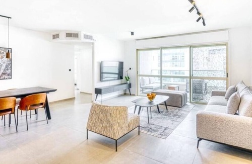 Ashdod Apartment | Oceanfront Beachside Suite Next to Leonardo Hotel in Ashdod Beach