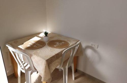 West Bank Apartment | oded Inviting housing