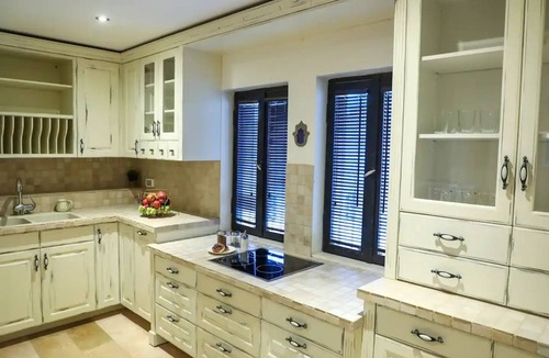 Old City House | Old City, Jerusalem- Homey and spacious environment.