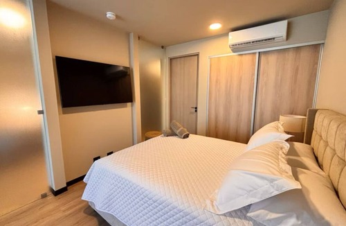 Santa Ana Apartment | One Bedroom Balcony