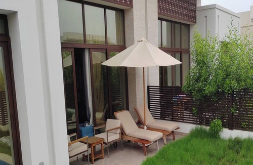 Salalah Villa | One-Bedroom Oasis with Pool View