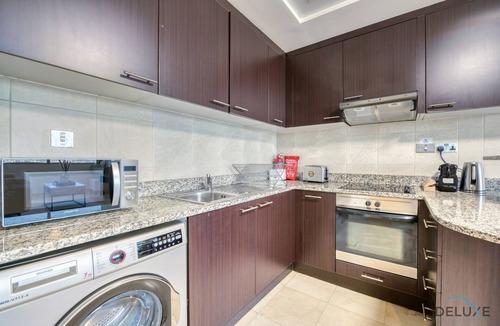 Bur Dubai Apartment | Opulent Studio at Sky Gardens DIFC by Deluxe Holiday Homes