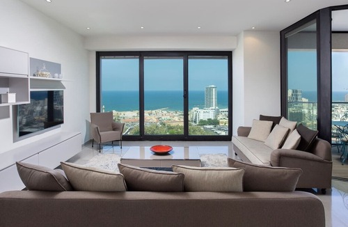 Tel Aviv City Center Apartment | Outstanding 2BR in White city by HolyGuest
