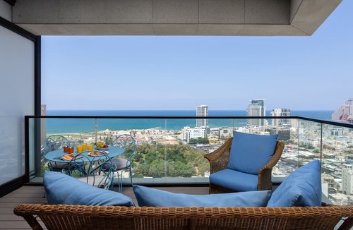 Tel Aviv City Center Apartment | Outstanding 2BR in White city by HolyGuest