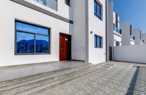 Sharm Apartment | Overlooking Pool, Mountain and Sea 6BR Villa with Two Assistant Room, Heated Pool, BBQ Area, Al Dana Island, Fujairah by Deluxe Holiday Homes
