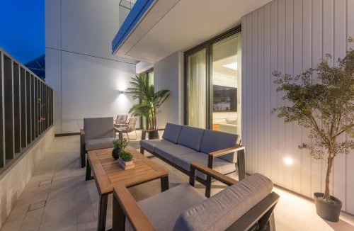 Dubai Marina Apartment | Palace Residence Beach Villa - Direct Beach Access