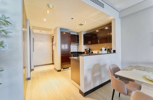 Palm Jumeirah Apartment | Palm Paradise 1BR | Beachfront Escape w/Pool, Gym, Parking & Balcony