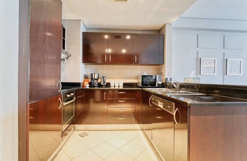 Palm Jumeirah Apartment | Palm Paradise 1BR | Beachfront Escape w/Pool, Gym, Parking & Balcony
