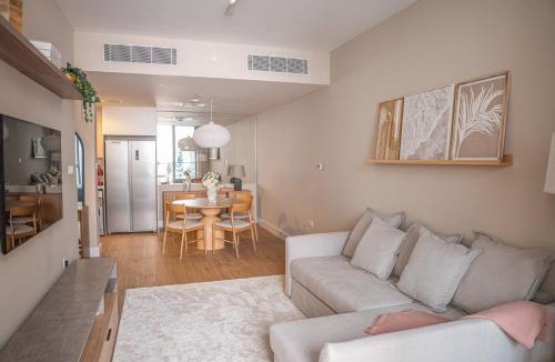 Al Raha Beach Apartment | Palm Yas Island, Beach & Pool, Family Friendly