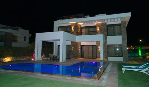 Village Road Villa | Palmen Villa