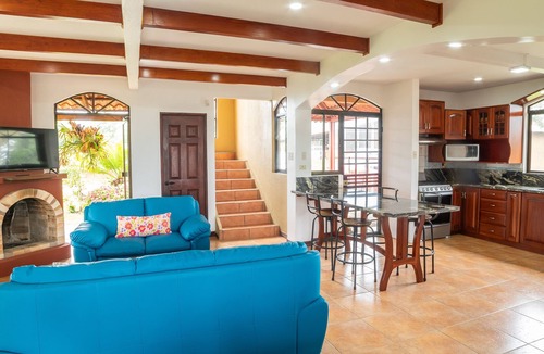 Santa Cruz de Turrialba House | Panoramic Paradise, Luxury Comfort, Vista de Paz