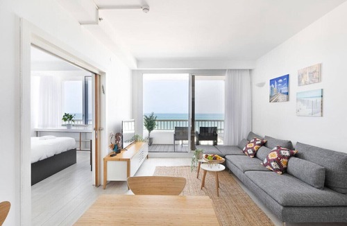 Tel Aviv Promenade Apartment | Panoramic Seaview Balcony Escape by Sea N Rent