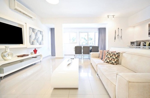 Tel Aviv Apartment | Peaceful 3BR near Frishman Beach by HolyGuest
