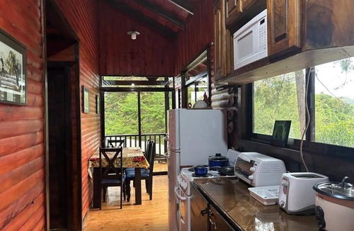 Canton Dota Cabin | Peaceful cabin in charming El Jardín perfect for relaxing
