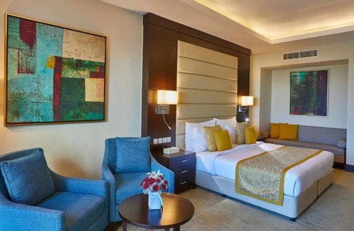Al-Fujairah Hotel | Peaceful Getaway in a Room Overlooking the Enchanting Indian Ocean