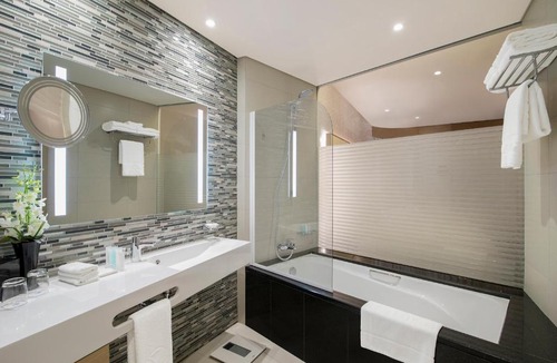 Capital Centre Hotel | Pearl Rotana Capital Centre