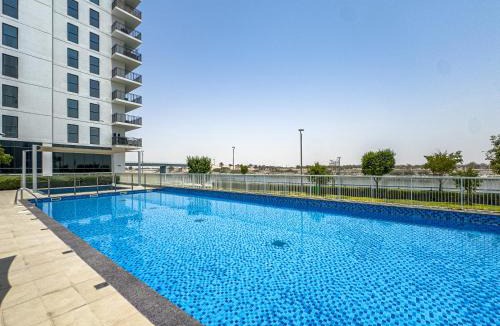 Abu Dhabi Apartment | Perfect Studio for Families next to Ferrari World, Sea World, Warner Bros World & Yas Mall