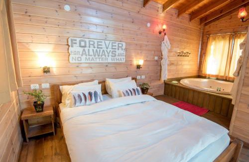 Ramot Cabin | Pine Tree Cabin