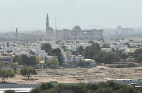 Al Ghubrah Ash Shamaliyyah Apartment | Pinnacle Row Panoramic 2BR Oasis