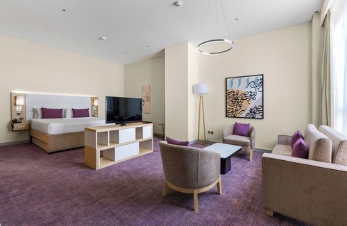 Discovery Gardens Hotel | Premier Inn Dubai Ibn Battuta Mall