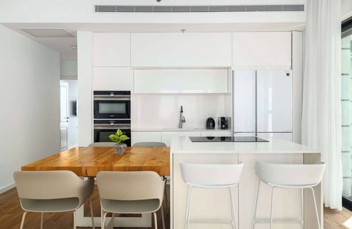 Bat Yam Apartment | Premium 3BR Tower Apt w/Sea View | Mamad