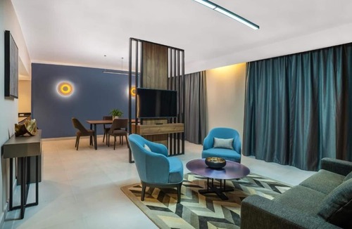 Al Majaz Apartment | Presidential Suite Near Nakheel Osais
