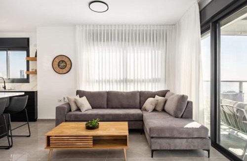 Bat Yam Apartment | Prestige 4BR Breathtaking Sea Views l Mamad