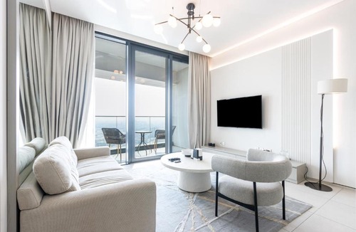 Jumeirah Beach Residence Apartment | Prime 1BR with Marina Views and Beach Access