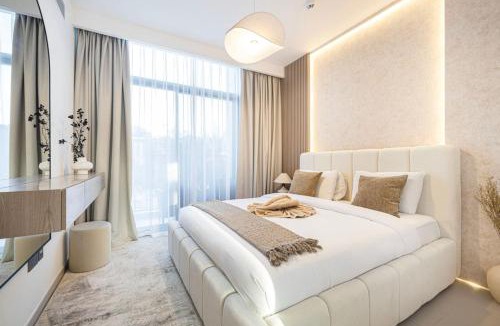 Dubai House | Prime Location Lazy River Pool 4bd Villa