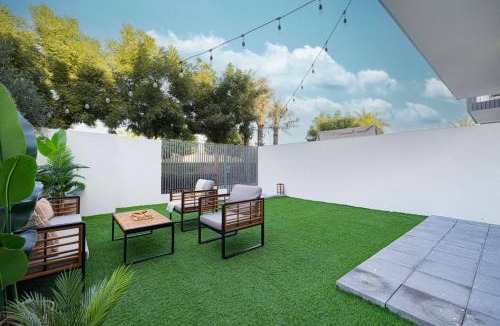 Dubai House | Prime Location Lazy River Pool 4bd Villa