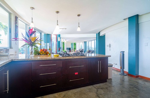 Canton Parrita House | Privacy and luxury on this mountain top luxury villa with private pool
