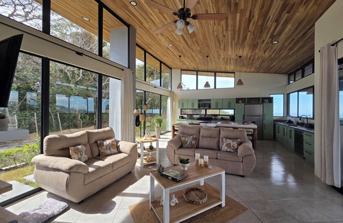 Garabito House | Private 3BR/3BA Retreat Relaxing Atenas Escape with personal heated pool