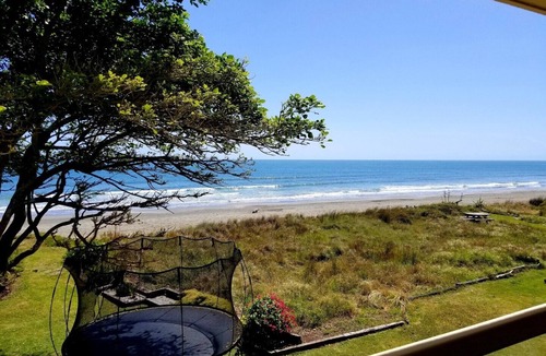 Ohope House | Private Absolute Beachfront 4 Bedroom House