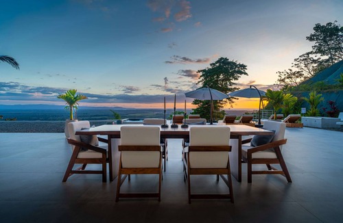 Chontales House | Private luxury villa with infinity pool and panoramic views near Ojochal