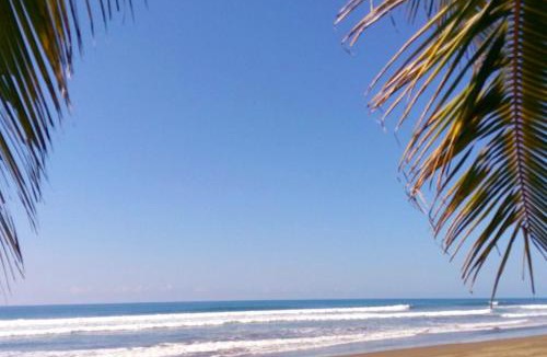 Parrita House | Private Pool Retreat 3min walk to Isla Palo Seco Beach, Sleeps 10, Casa Ylang Ayala