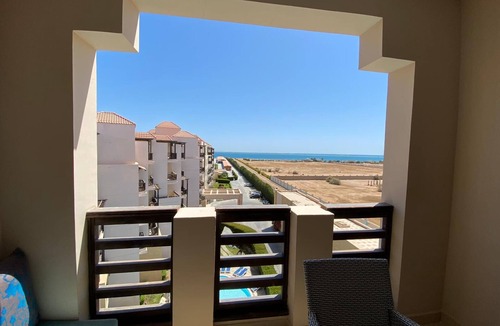 Al Mamsha El Seyahi Apartment | Privatstrand, Liegen, Sonnensegel, Shops, SPA, Pools, Aquapark