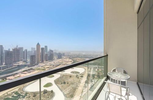 Sheikh Zayed Road Apartment | PVH - Aykon City - Charming Studio with Canal View