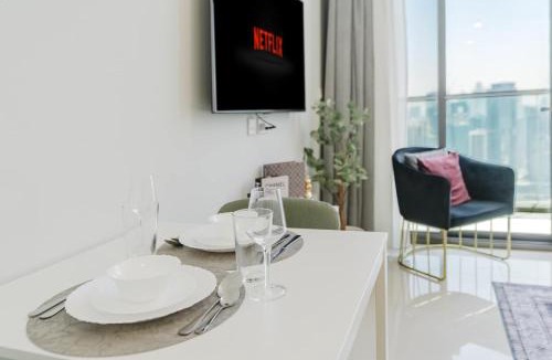 Sheikh Zayed Road Apartment | PVH - Aykon City - Charming Studio with Canal View