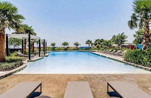 Sheikh Zayed Road Apartment | PVH - Aykon City - Charming Studio with Canal View