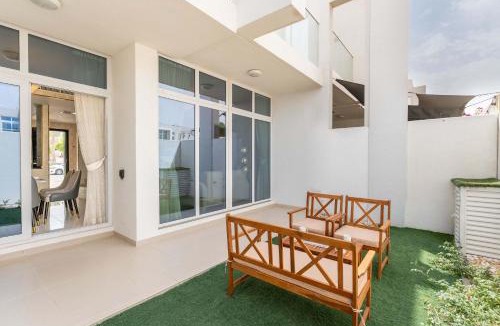 Dubai Villa | PVH - Serene 3 BR Villa - Private Backyard - Mimosa