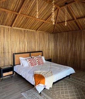Muscat Other | Qantab Hut