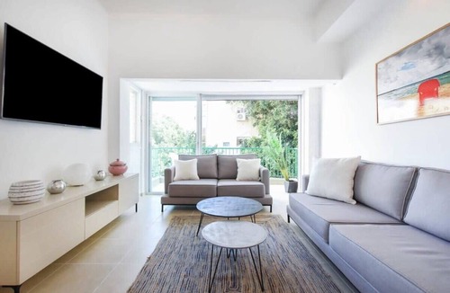Tel Aviv City Center Apartment | Quiet 2BR Apartment in Adam HaCohen by HolyGuest