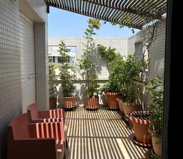 Old North Apartment | quiet duplex near the park & sea with parking