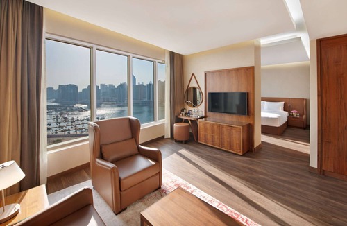 Business Bay Hotel | Radisson Blu Hotel, Dubai Canal View