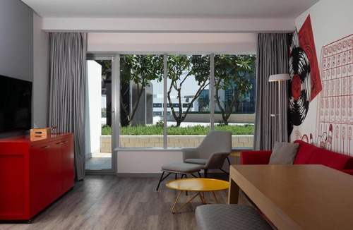 Dubai Hotel | Radisson Red Dubai Silicon Oasis