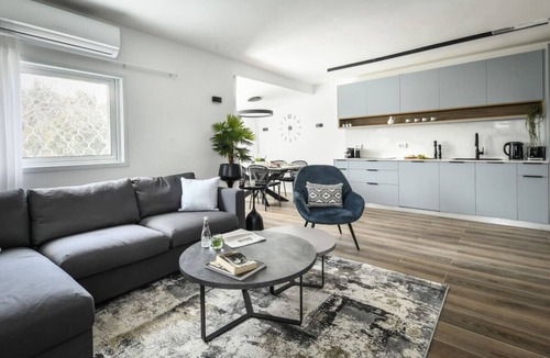 Ramat Hasharon Apartment | Relax in a Rural Retreat 2BR Apt wGarden