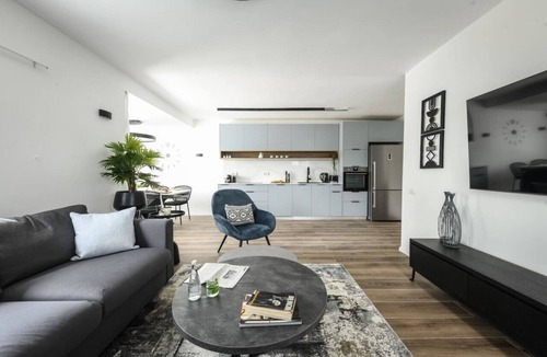 Ramat Hasharon Apartment | Relax in a Rural Retreat 2BR Apt wGarden